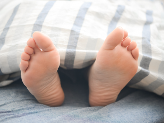 夜中に布団の中で激痛が 足がつりやすい人の原因と対策は Chintai情報局
